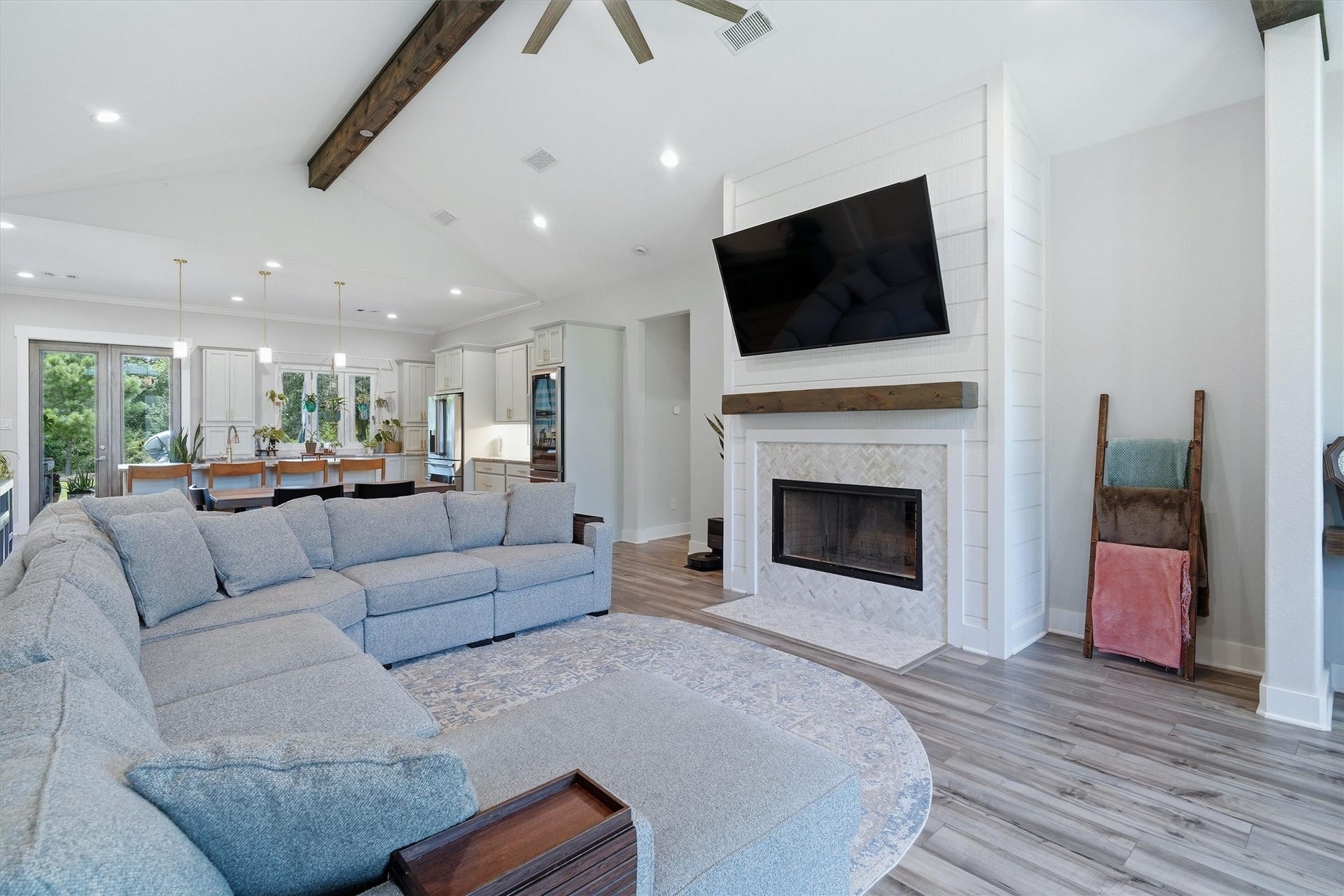 6115 San Leon Drive, Dickinson, TX 77539 Open floorplan! Wall of windows offers a picturesque view of the property