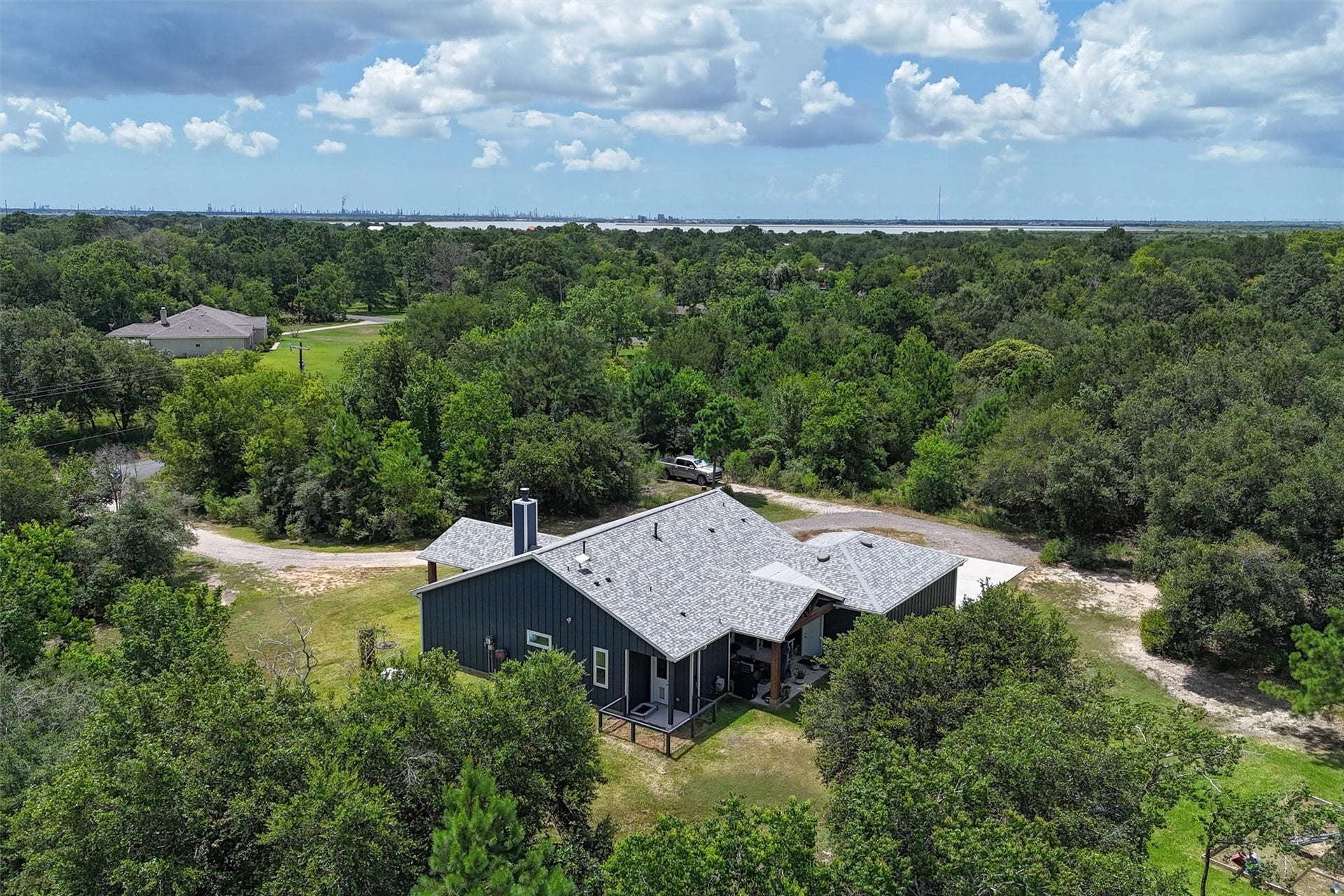 6115 San Leon Drive, Dickinson, TX 77539 Overhead view of the dog run off the laundry room
