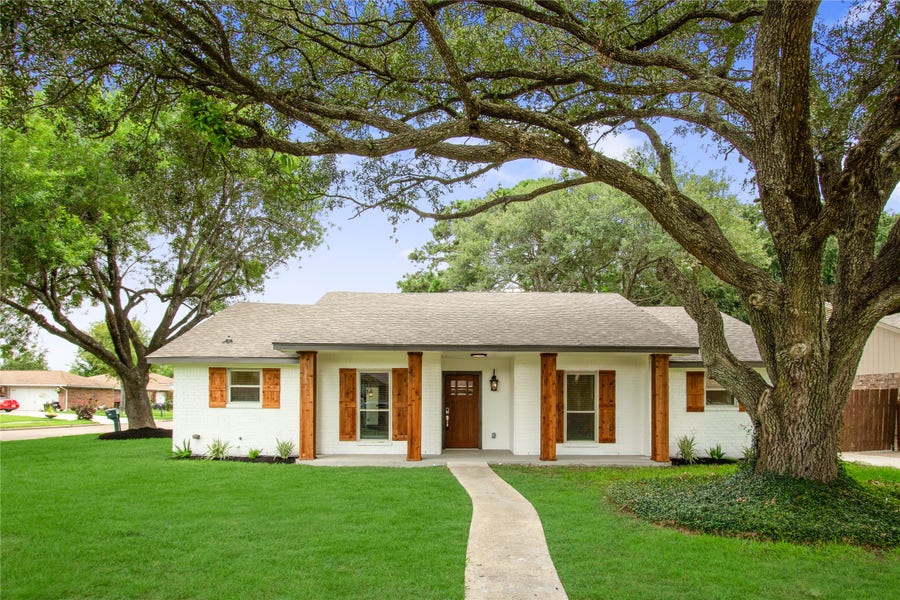 Property photo for 3208 Woodstone Drive, Baytown, TX