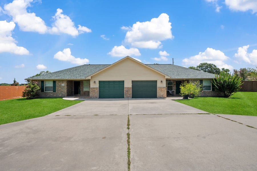 Property photo for 460 W Houston Street, Highlands, TX