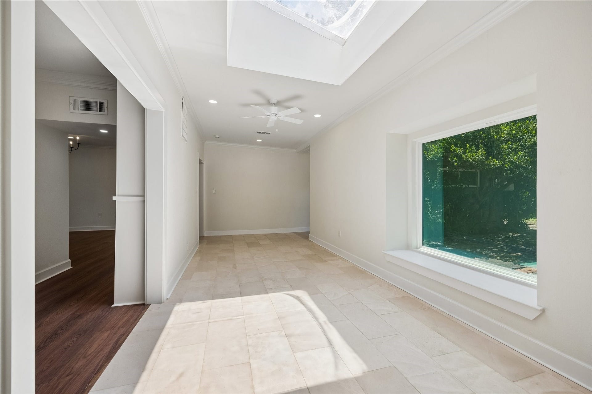 3071 Locke Lane, Houston, TX 77019 Sunroom offering extra light and space for entertaining.