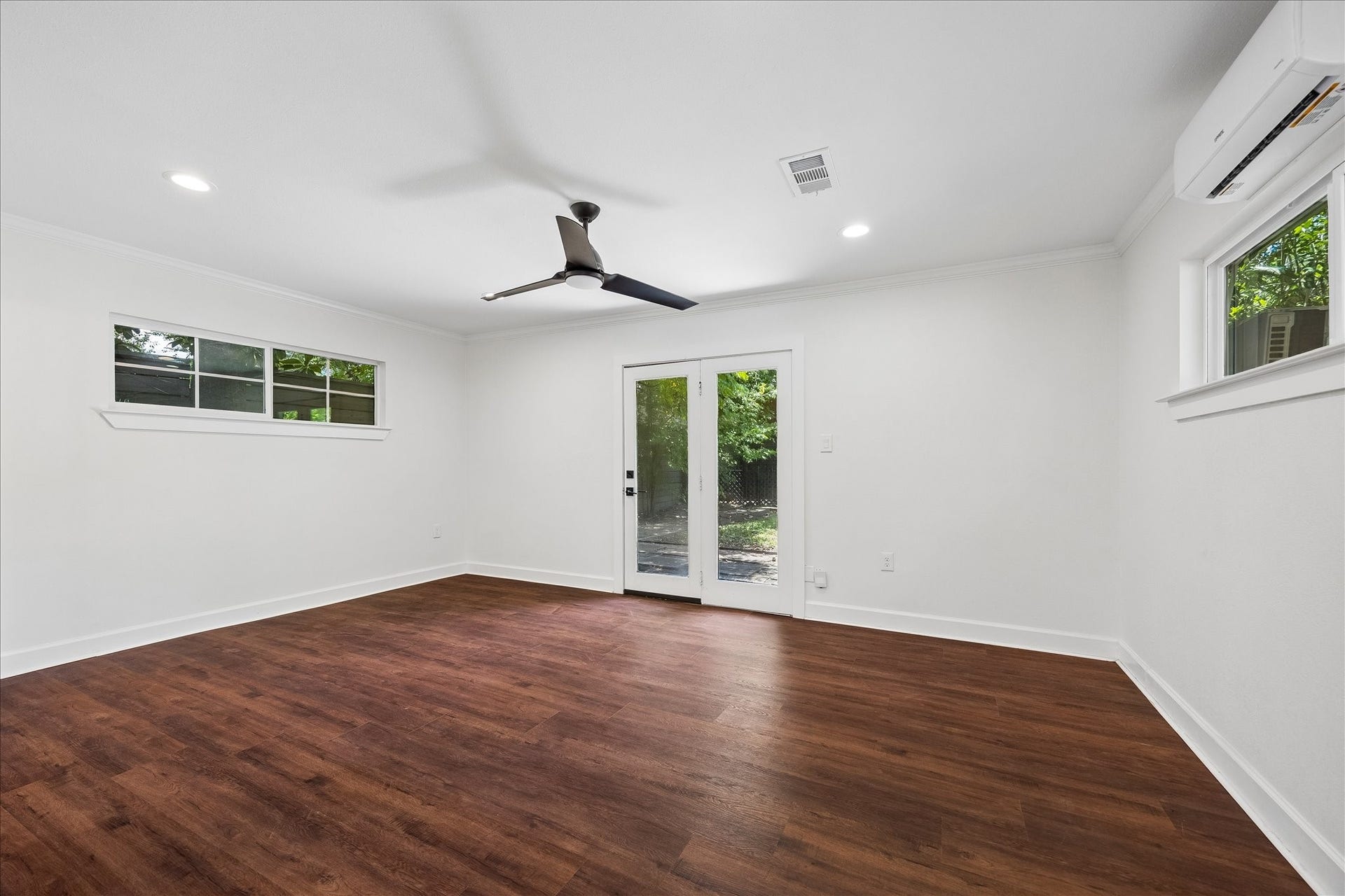 3071 Locke Lane, Houston, TX 77019 Primary suite overlooking the beautifully landscaped grounds.