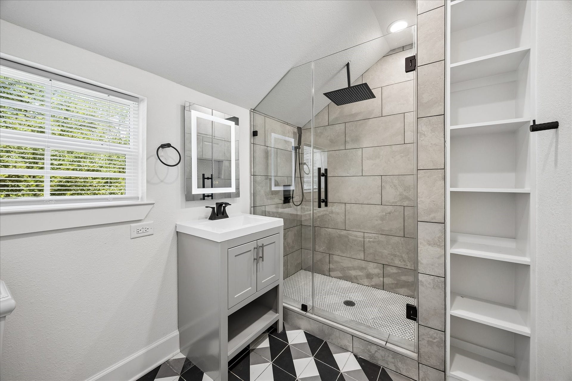 3071 Locke Lane, Houston, TX 77019 Updated secondary bathroom with modern finishes.