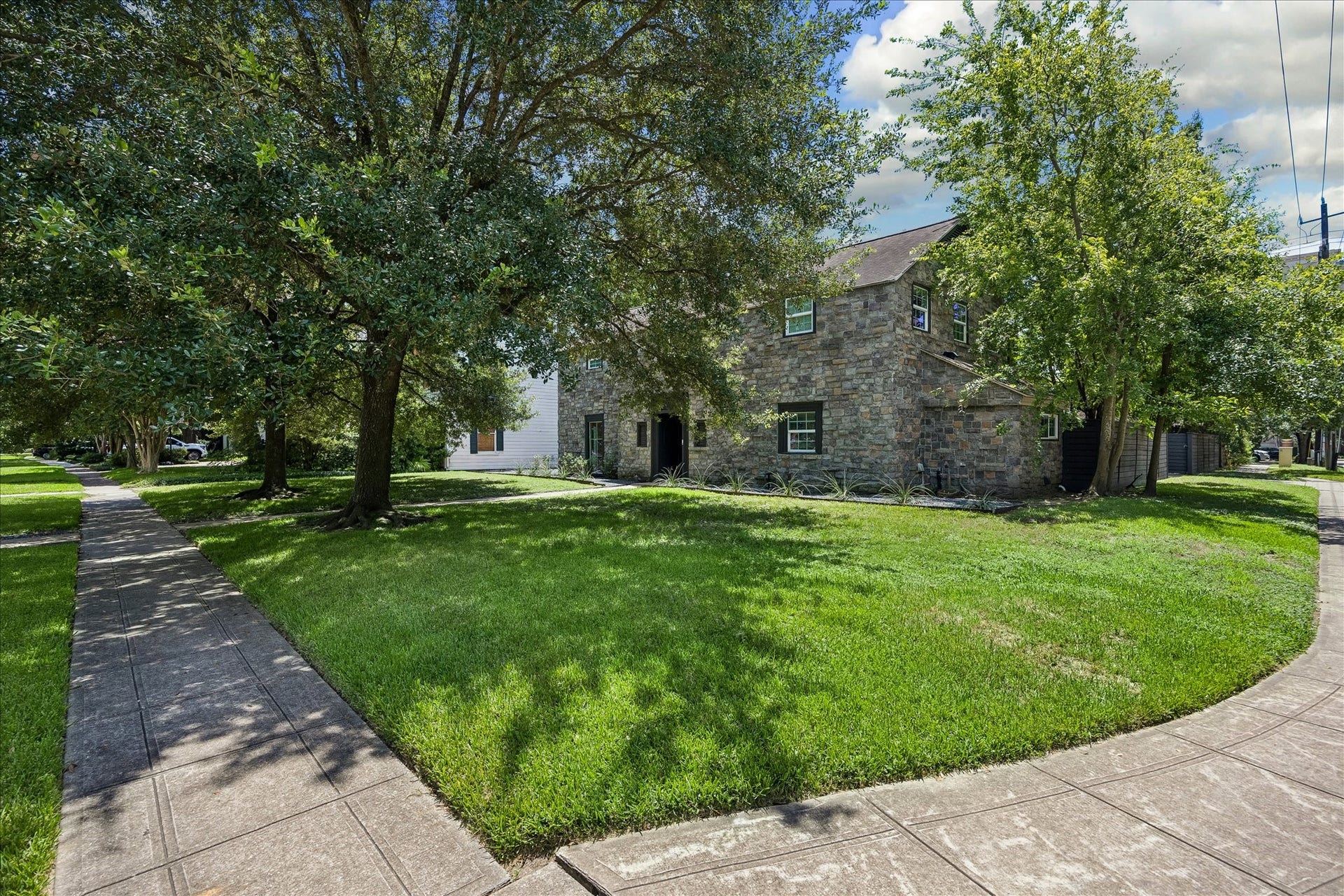 3071 Locke Lane, Houston, TX 77019 Generous front yard offering exceptional frontage and mature landscaping.