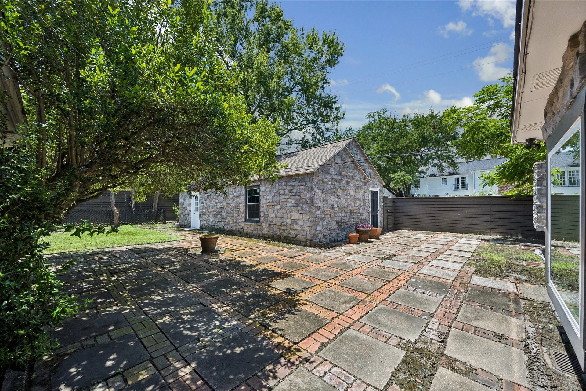 3071 Locke Lane, Houston, TX 77019 Private backyard featuring abundant green space and endless possibilities for renovation or new construction.