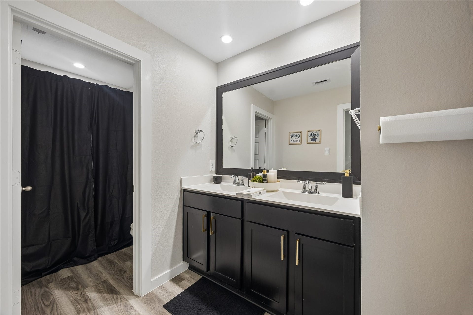3034 Crown Gate Drive, Houston, TX 77047 Full bathroom featuring dark cabinetry, spacious vanity, tub/shower combination and modern finishes.