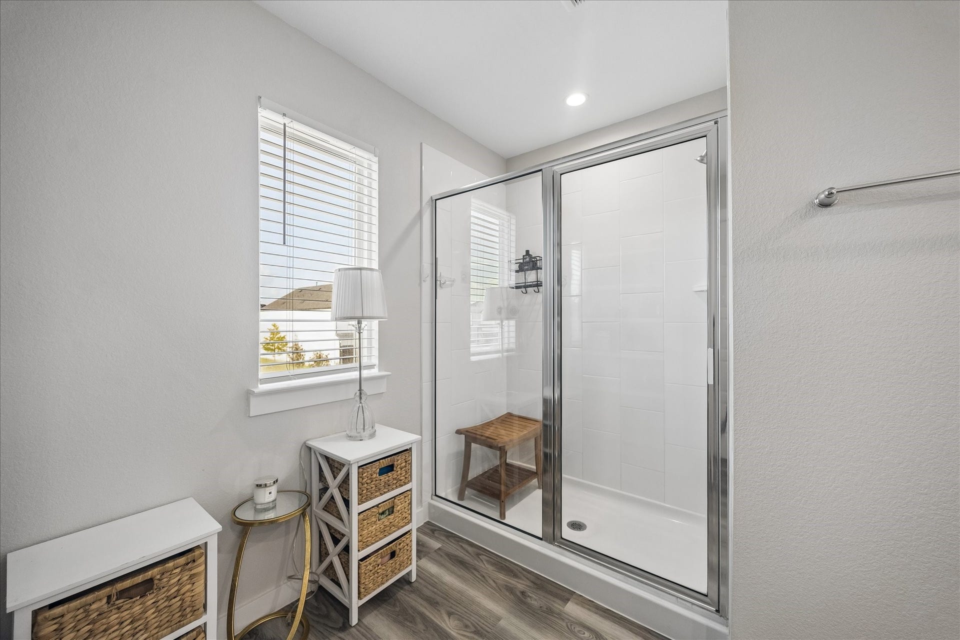 3034 Crown Gate Drive, Houston, TX 77047 Additional view of the spa like en suite bath featuring a large walk in shower and bright, clean finishes.