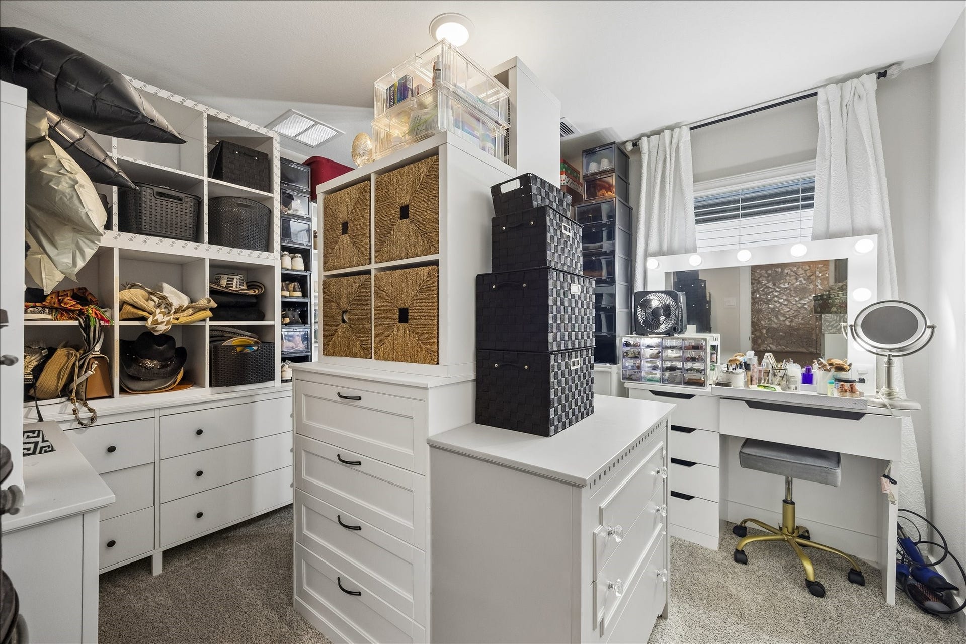 3034 Crown Gate Drive, Houston, TX 77047 Customized closet/flex space with extensive space and storage, offering excellent versatility.
