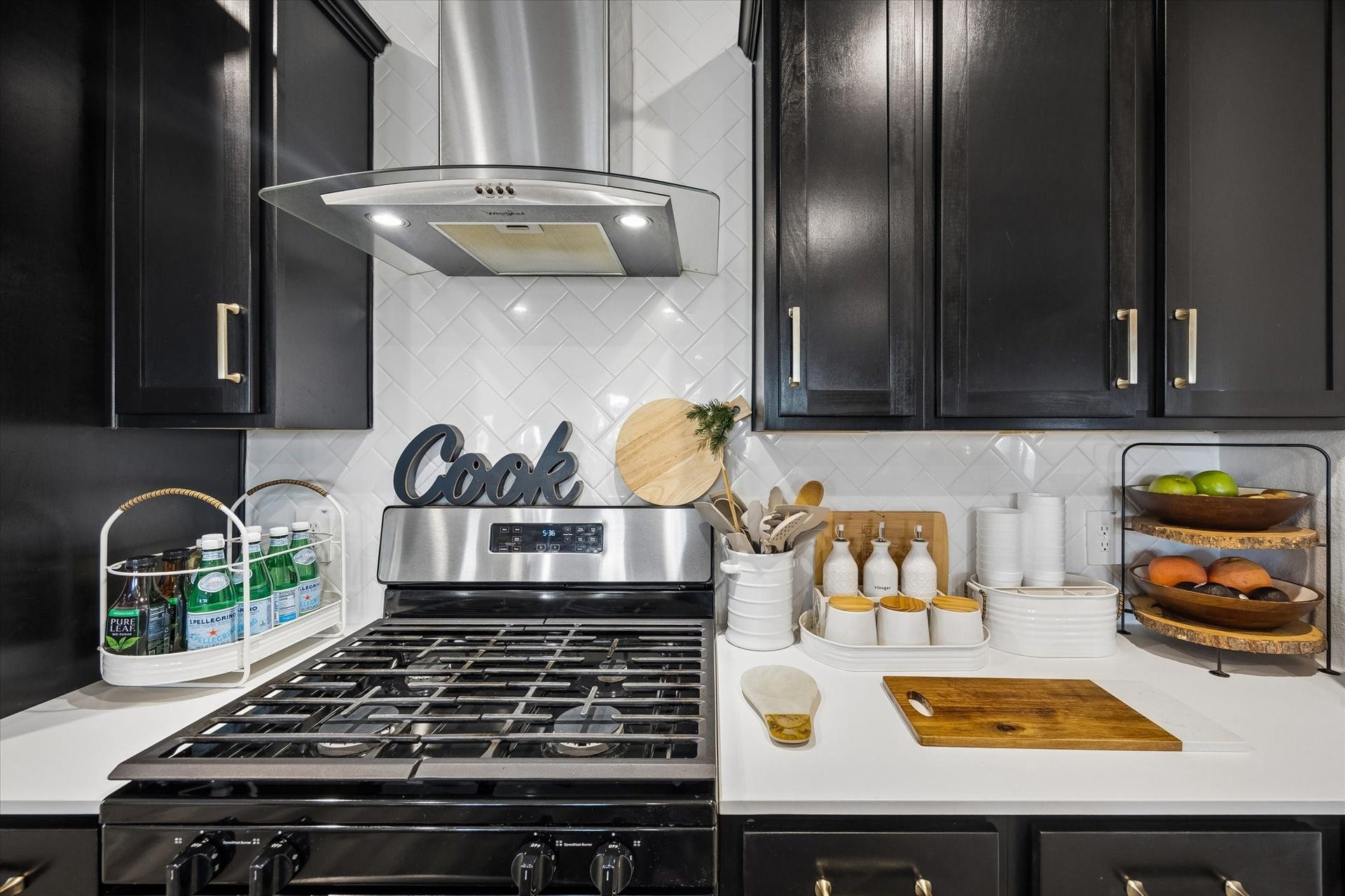 3034 Crown Gate Drive, Houston, TX 77047 Well-appointed kitchen featuring dark cabinetry, stainless steel appliances and coordinating countertops and backsplash.