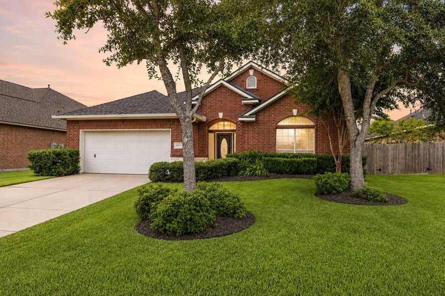 Property photo for 2006 Peonies Court, Pearland, TX