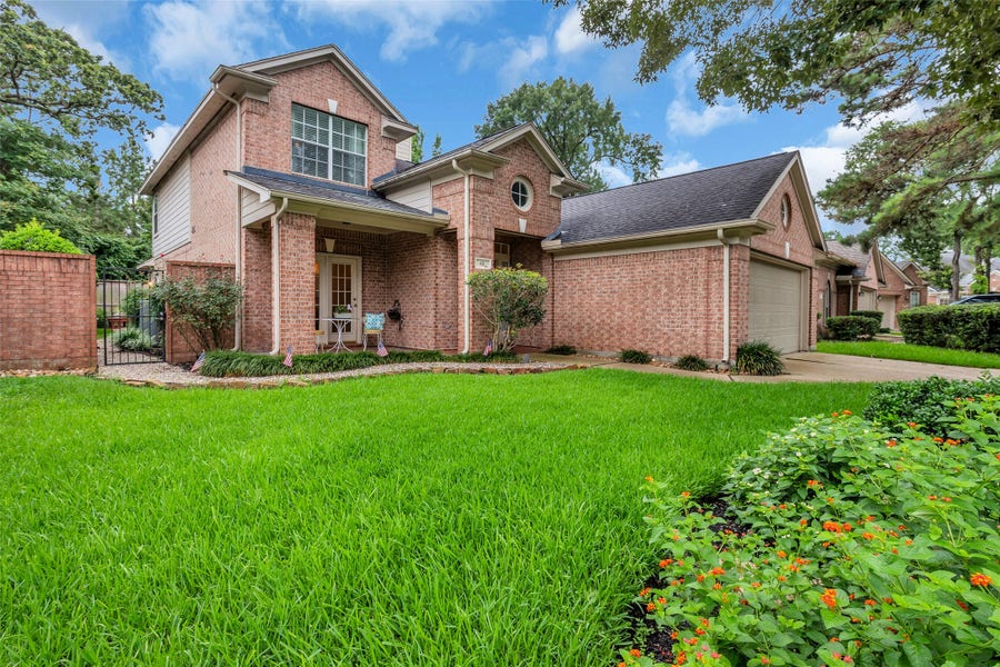 Property photo for 65 W Sienna Place, The Woodlands, TX