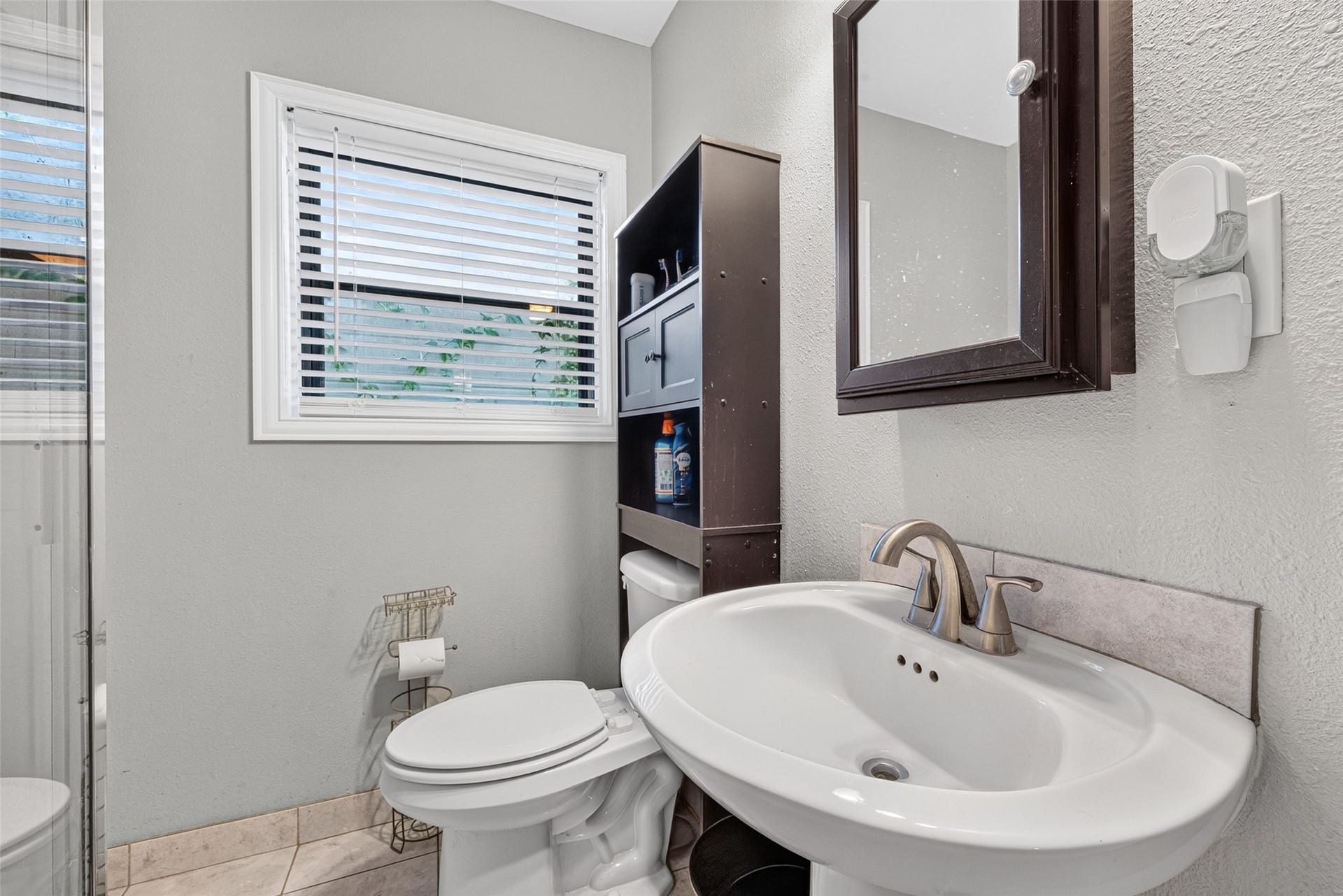 8125 Barkley Street, Houston, TX 77017 8125 Barkley Street, Houston, TX 77017