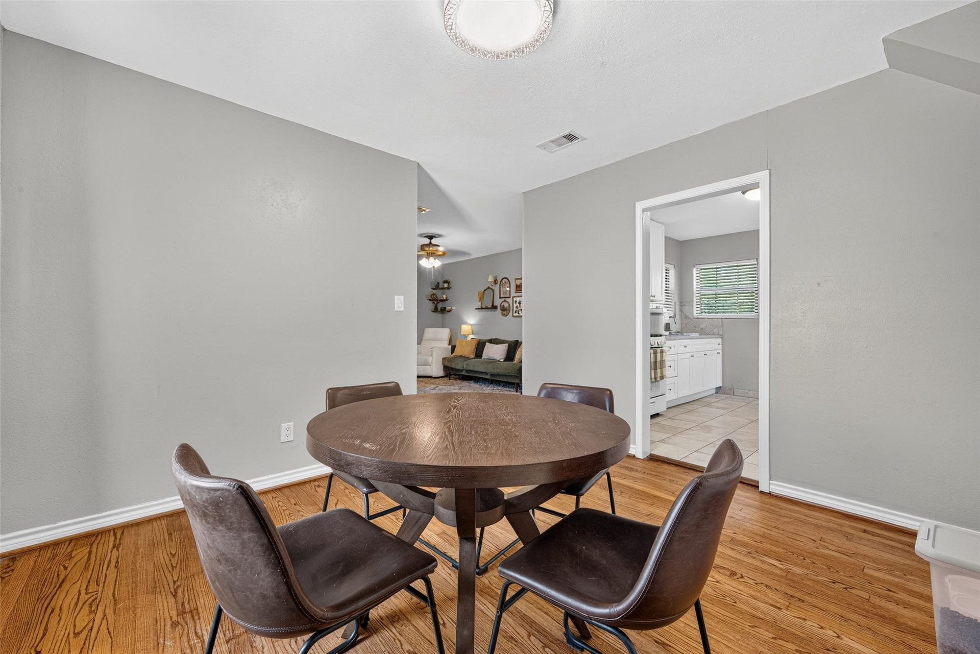 8125 Barkley Street, Houston, TX 77017 8125 Barkley Street, Houston, TX 77017