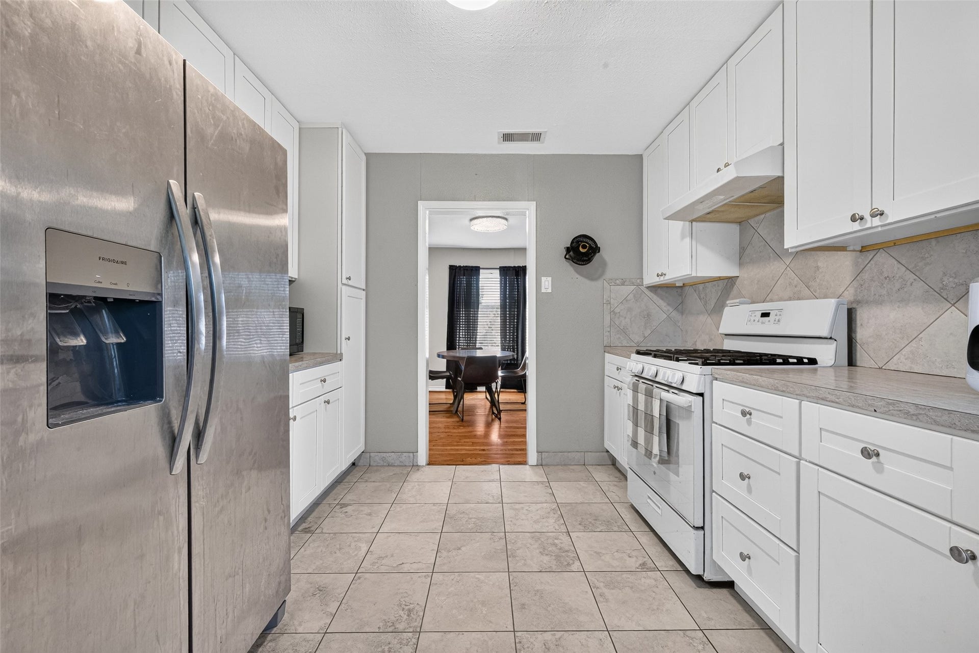 8125 Barkley Street, Houston, TX 77017 8125 Barkley Street, Houston, TX 77017
