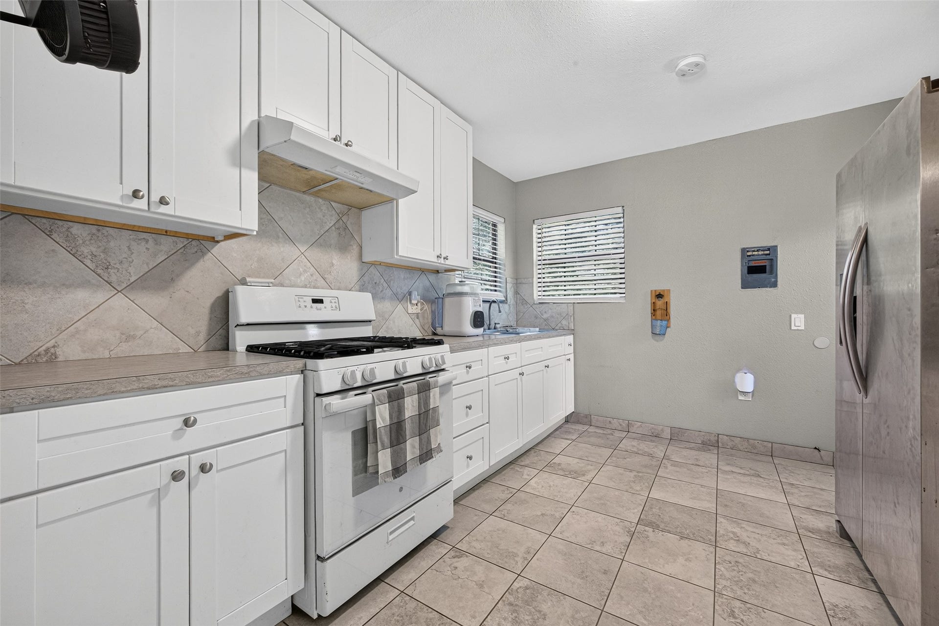 8125 Barkley Street, Houston, TX 77017 8125 Barkley Street, Houston, TX 77017
