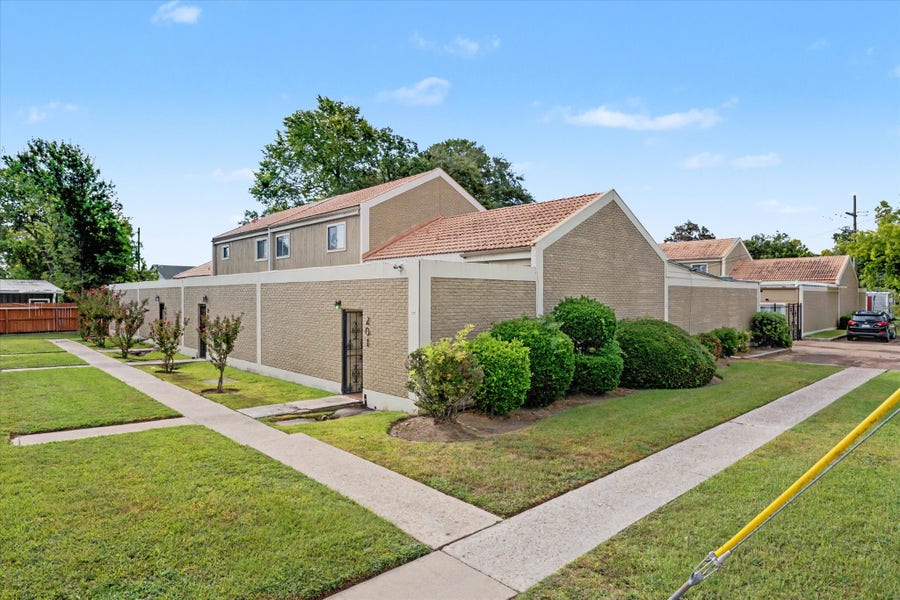 Property photo for 800 N San Jacinto, #201, Conroe, TX