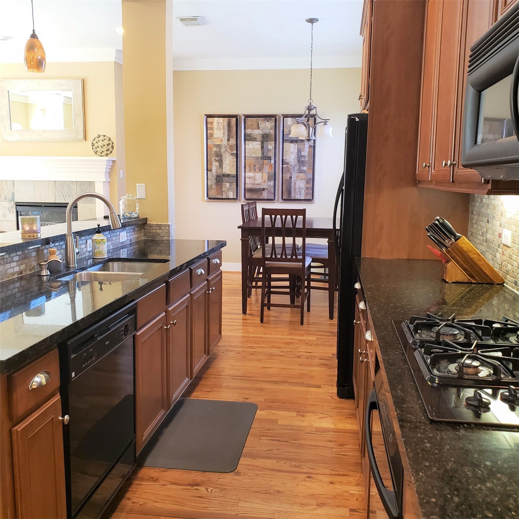 4517 Feagan Street, #B, Houston, TX 77007 4517 Feagan Street, #B, Houston, TX 77007