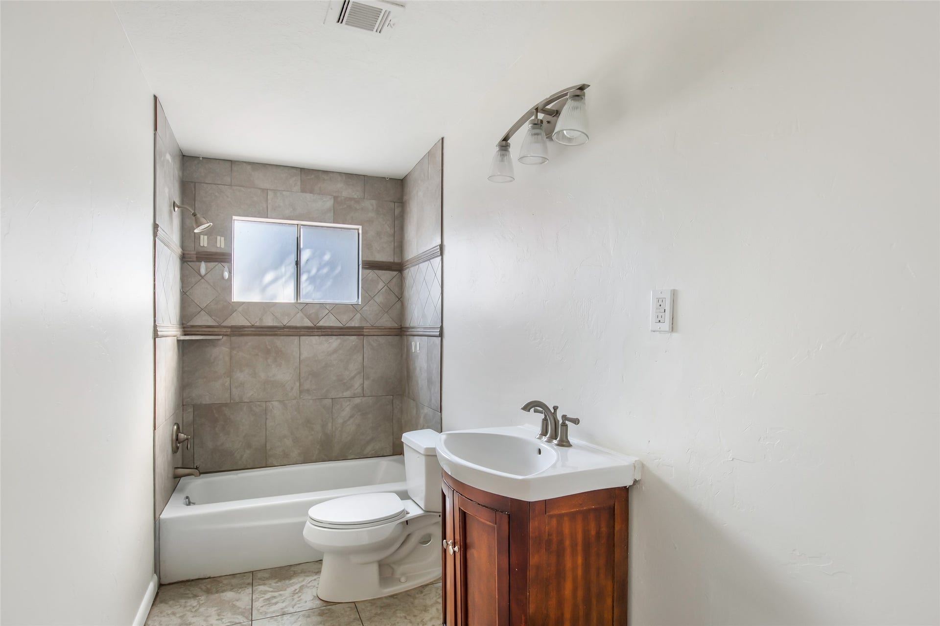 603 Sharon Drive, Humble, TX 77338 603 Sharon Drive, Humble, TX 77338