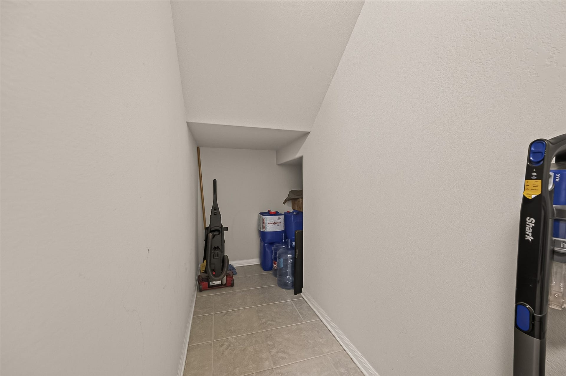 8 Desert Sun Court, Manvel, TX 77578 Ample storage space.