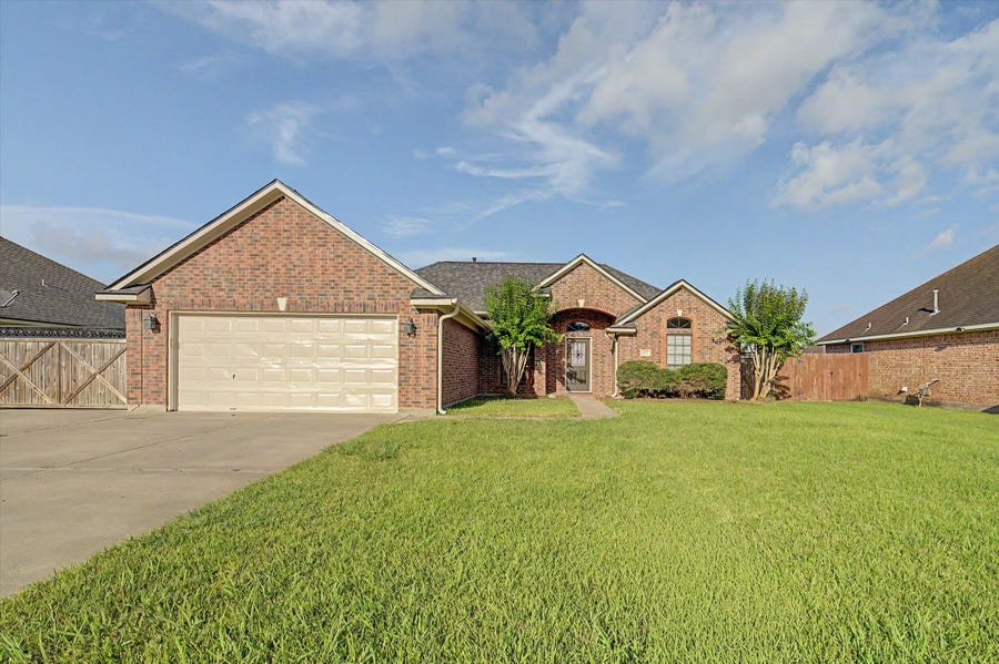 Property photo for 1015 Cardinal Drive, Richwood, TX
