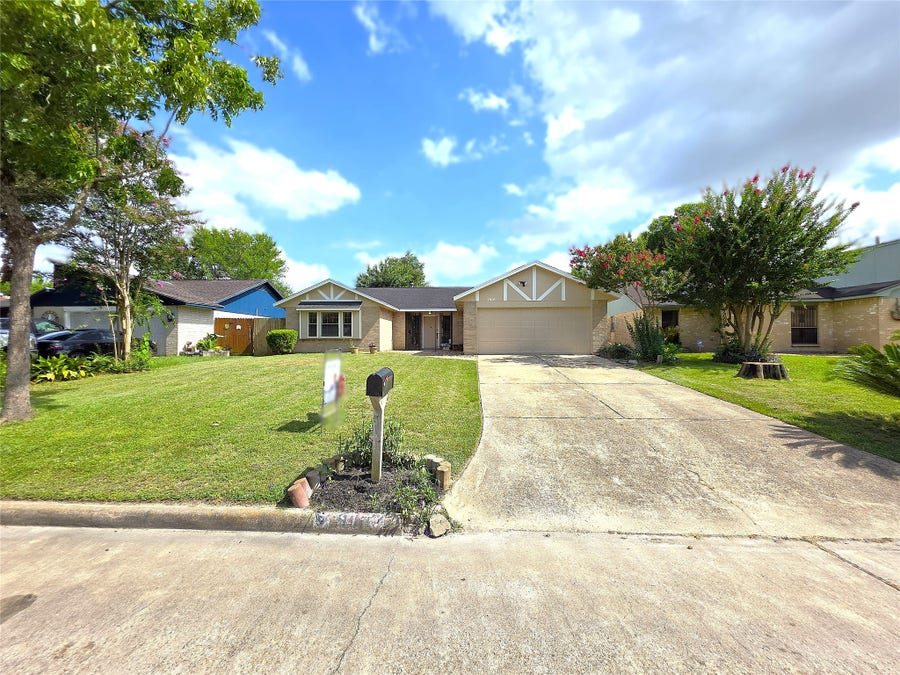 Property photo for 7915 Woodsman Trail, Houston, TX