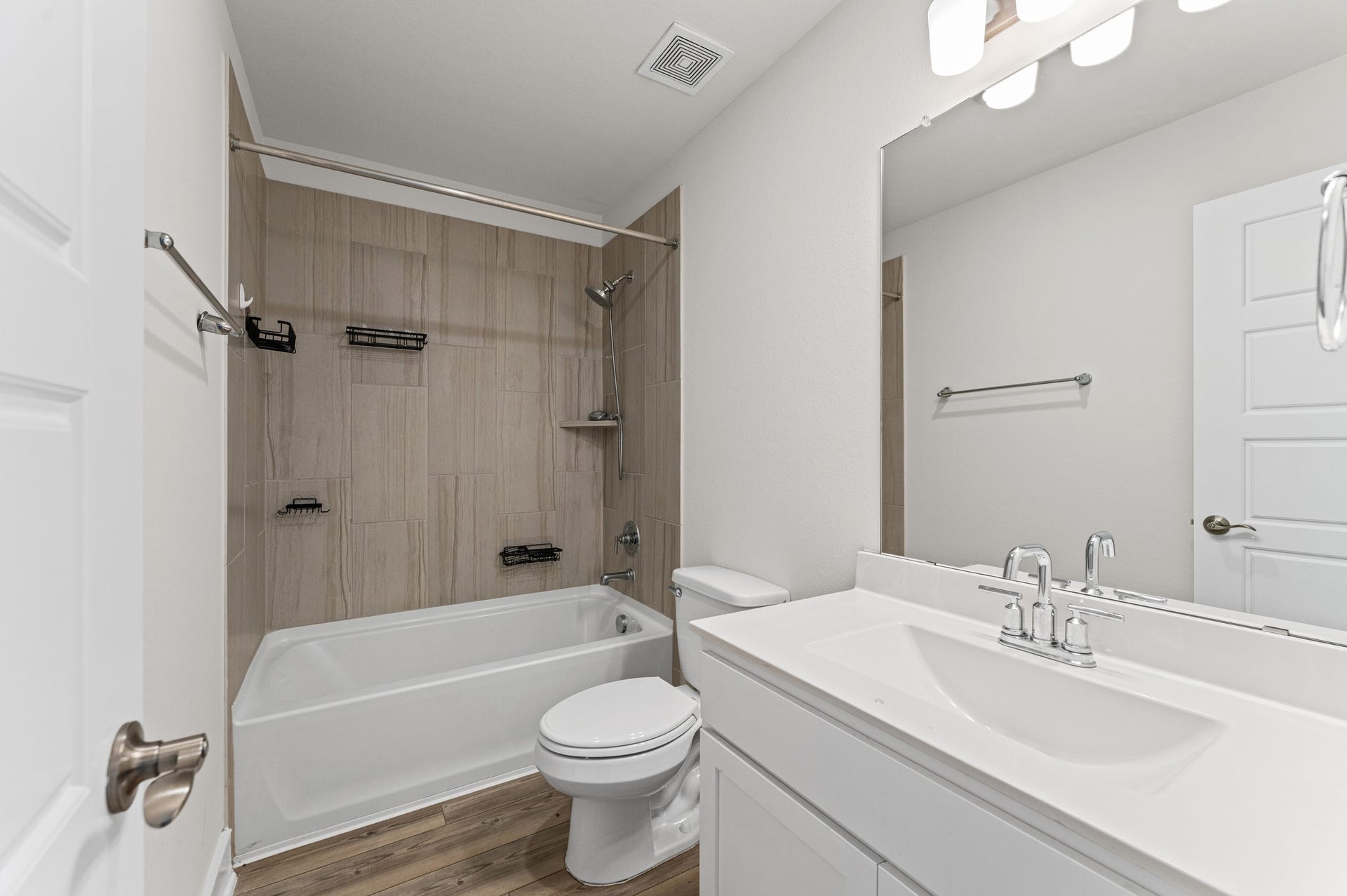 Secondary bathroom upstairs