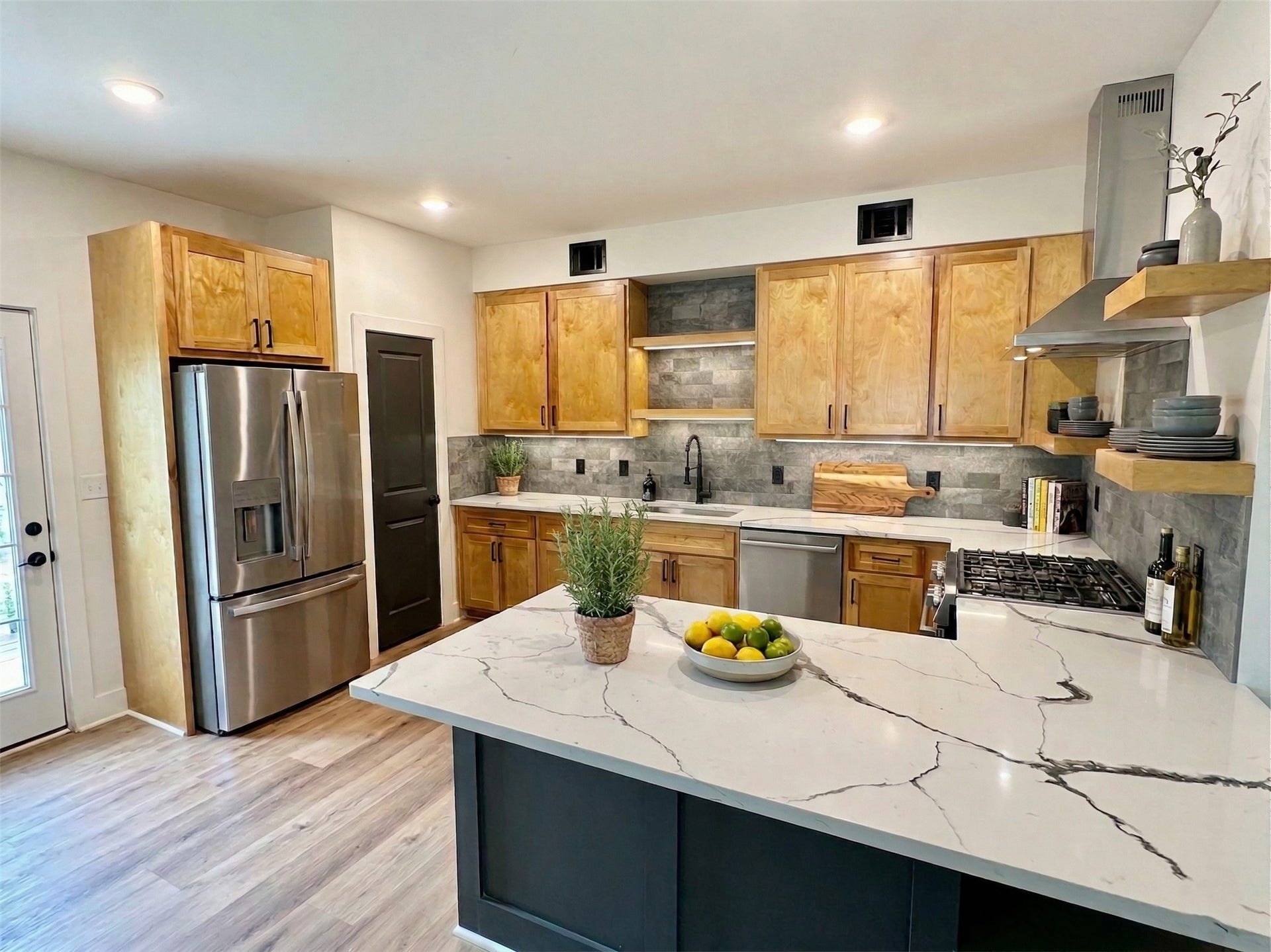 322 E 37th / 710 E 32nd 1/2 Street, Houston, TX 77018 View of another duplex with the same layout.