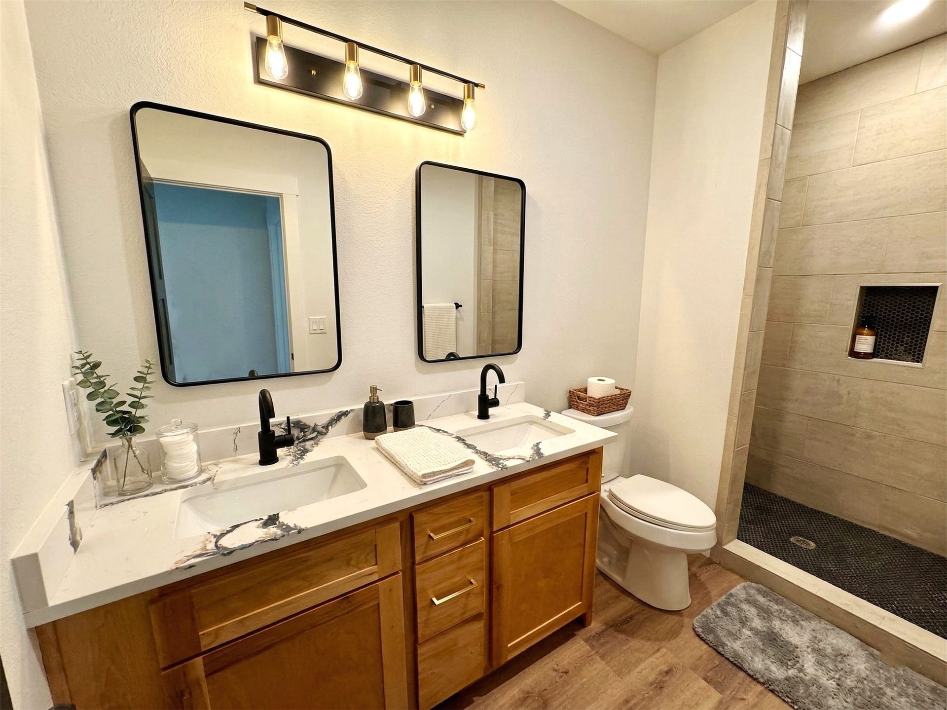 322 E 37th / 710 E 32nd 1/2 Street, Houston, TX 77018 View of another duplex with the same layout.