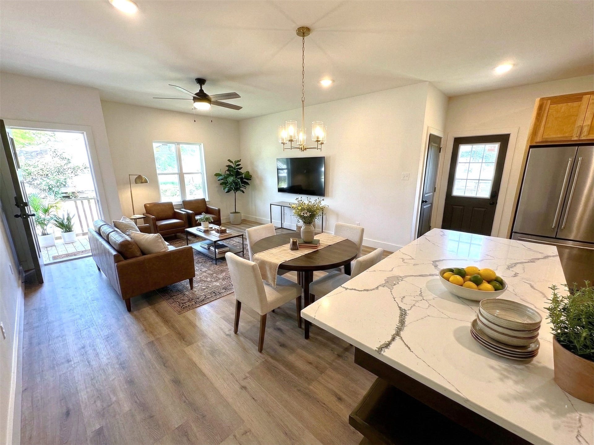 322 E 37th / 710 E 32nd 1/2 Street, Houston, TX 77018 View of another duplex with the same layout.