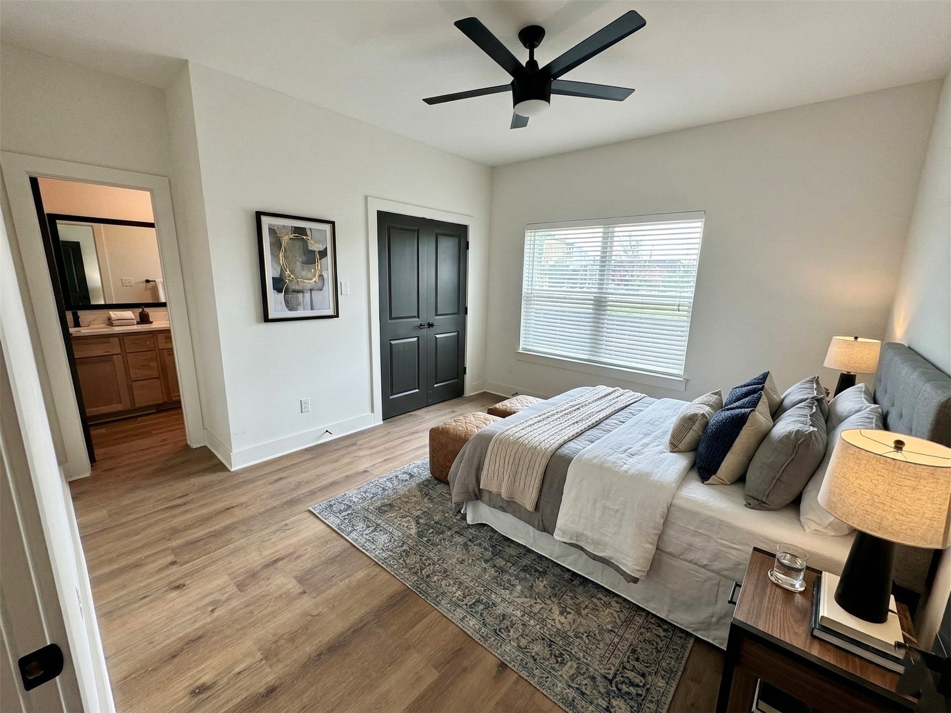322 E 37th / 710 E 32nd 1/2 Street, Houston, TX 77018 View of another duplex with the same layout.