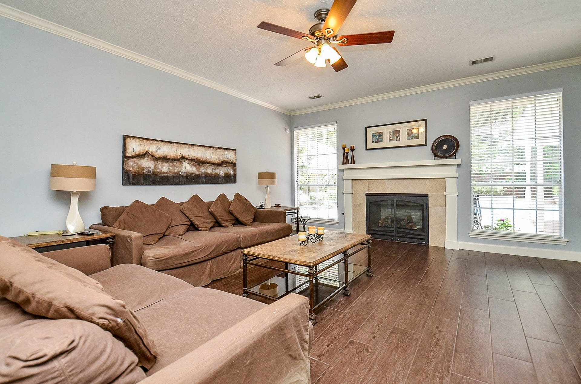 Large Family Room to enjoy company