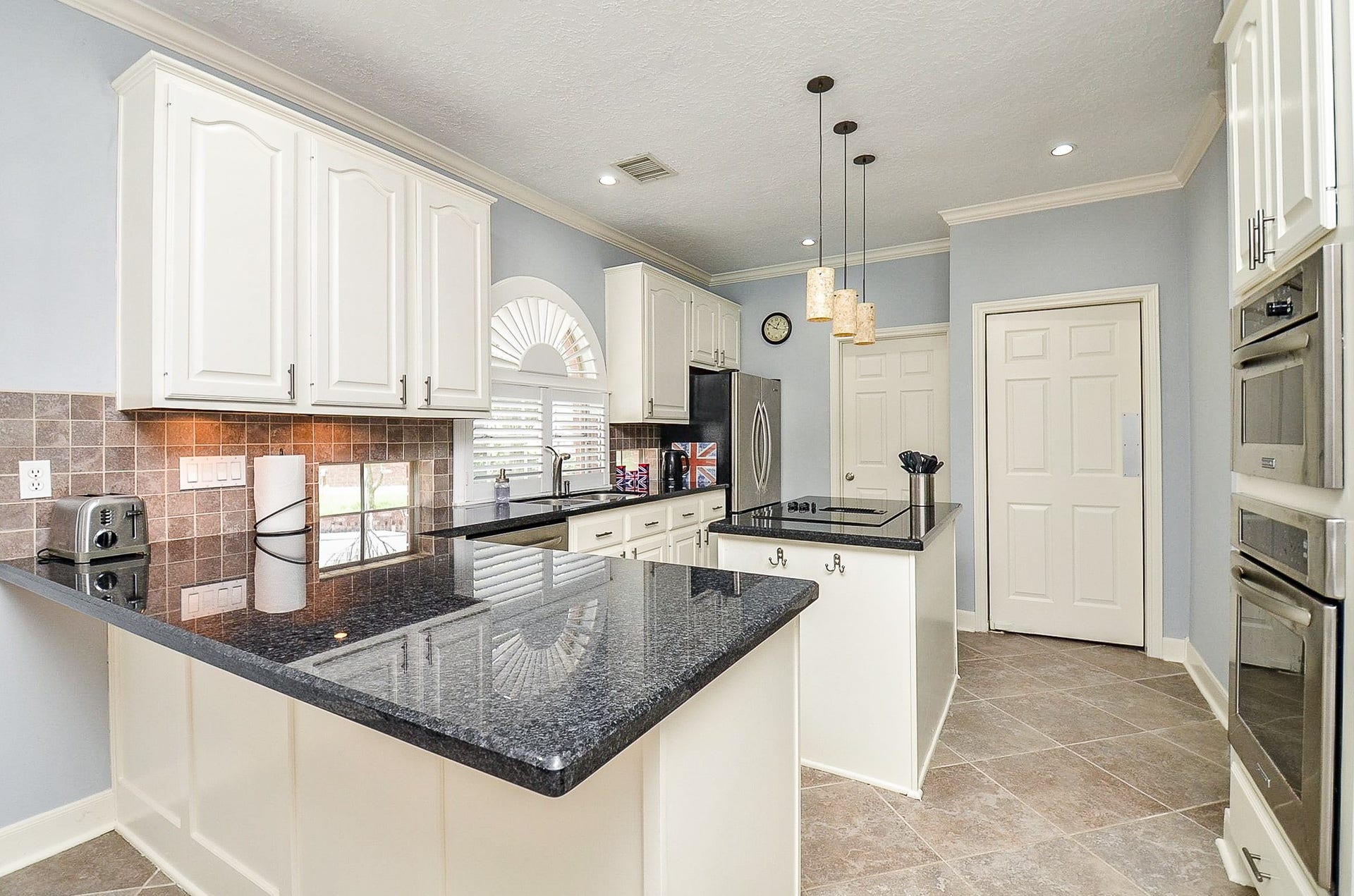 Sparkling Granite in Kitchen