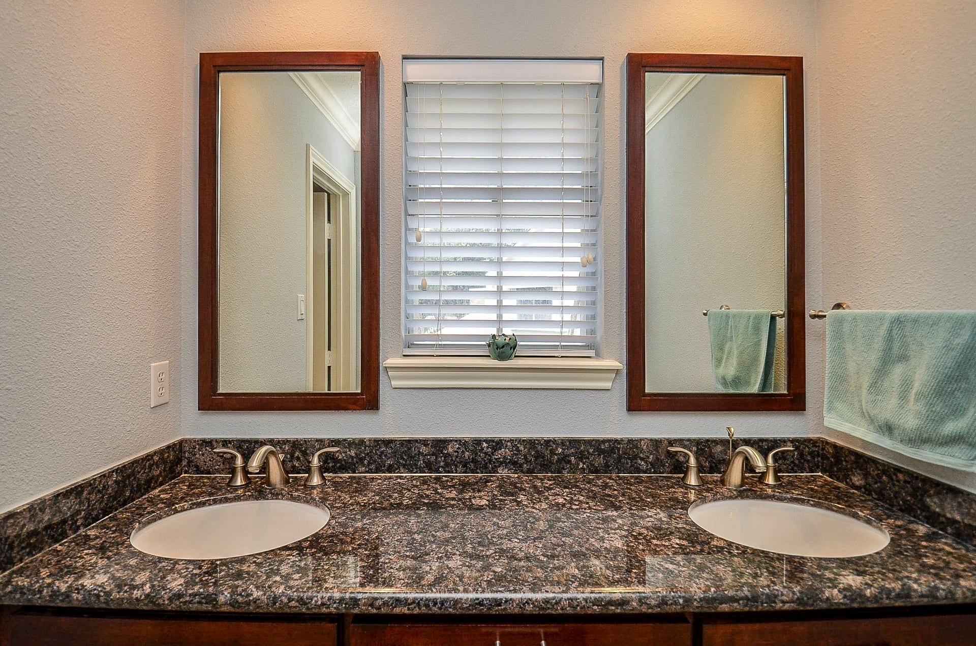 Secondary Bathroom Double Sinks