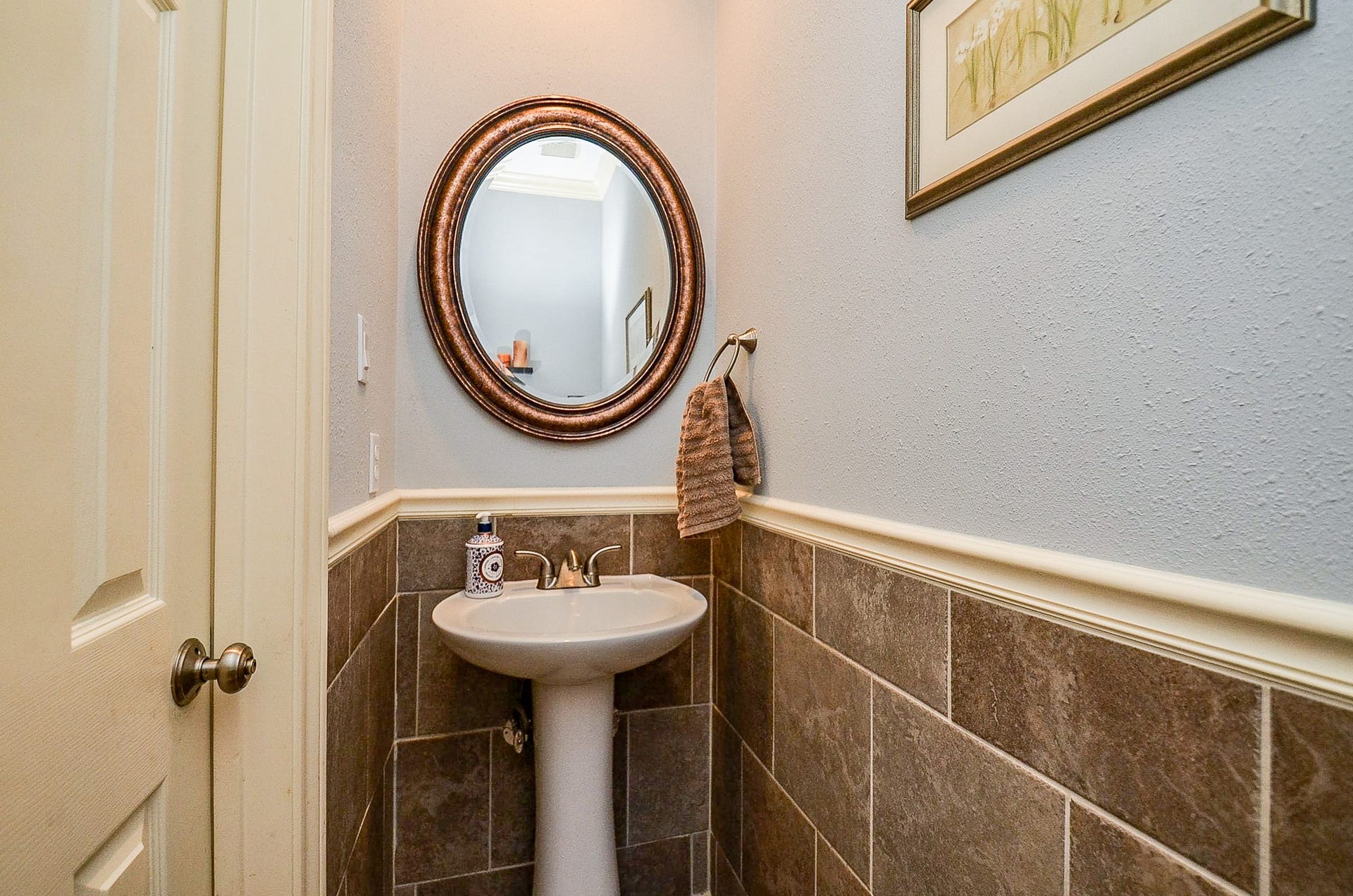 Wall Accents in Half Bath