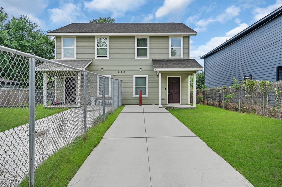 Property photo for 513 Avenue I, #B, Conroe, TX