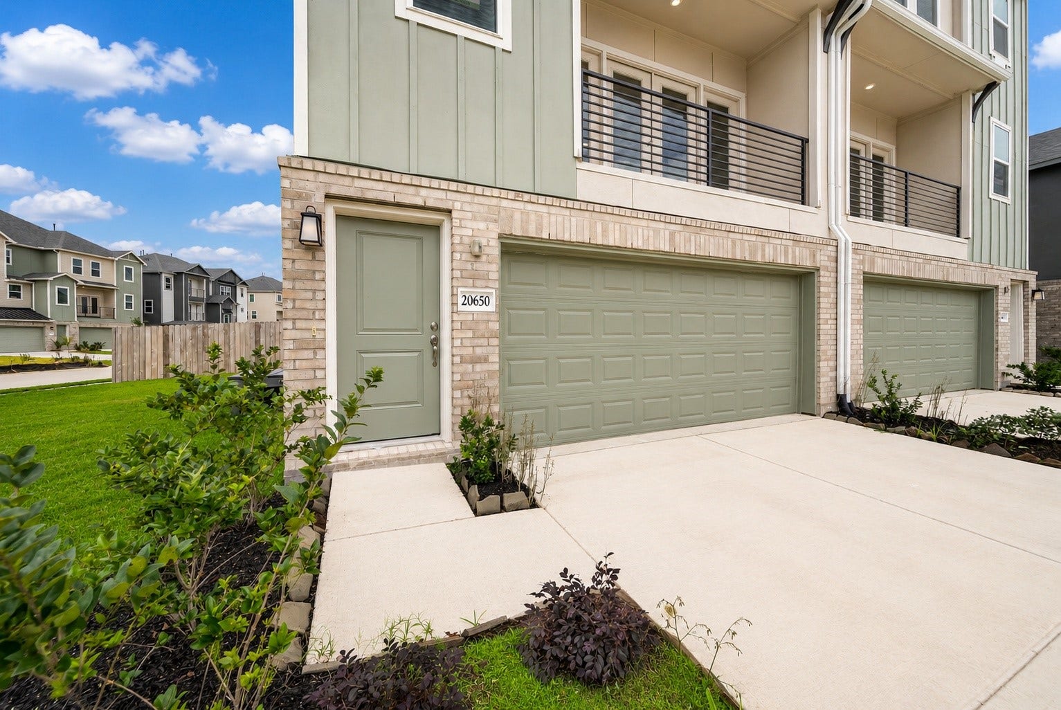 20650 Dynamic Court, Humble, TX 77338 A secondary bedroom and full bath on this level offer flexibility for guests, or home office, or multi-generational living. Upstairs(3rd story), you'll find a study nook/flex space, convenient laundry room, two secondary bedrooms, a full bath and a private owner's retreat complete with an ensuite bath. Residents enjoy elevated, flood-resistant construction, an outdoor amphitheater, two dog parks, and easy access to shopping, dining, Downtown Houston, Bush IAH, and major employment centers. Humble ISD.