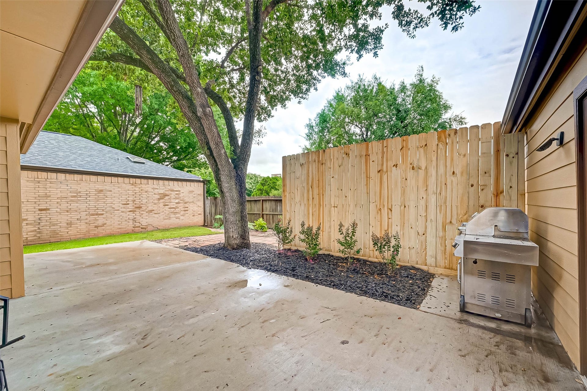 Lovely patio and backyard.