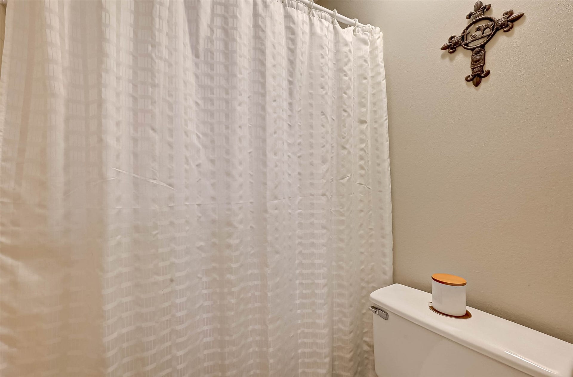 The guest bathroom has a tub/shower.