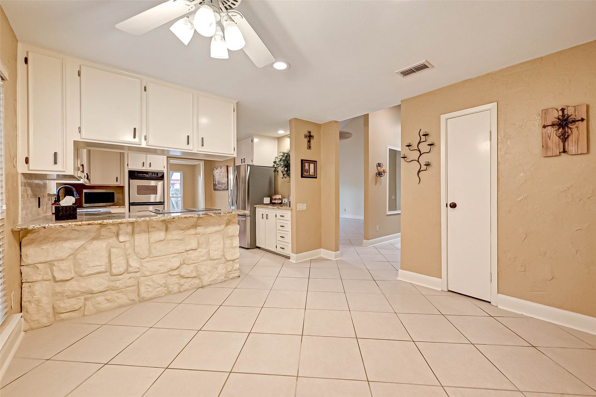 Pantry is located in the breakfast room.