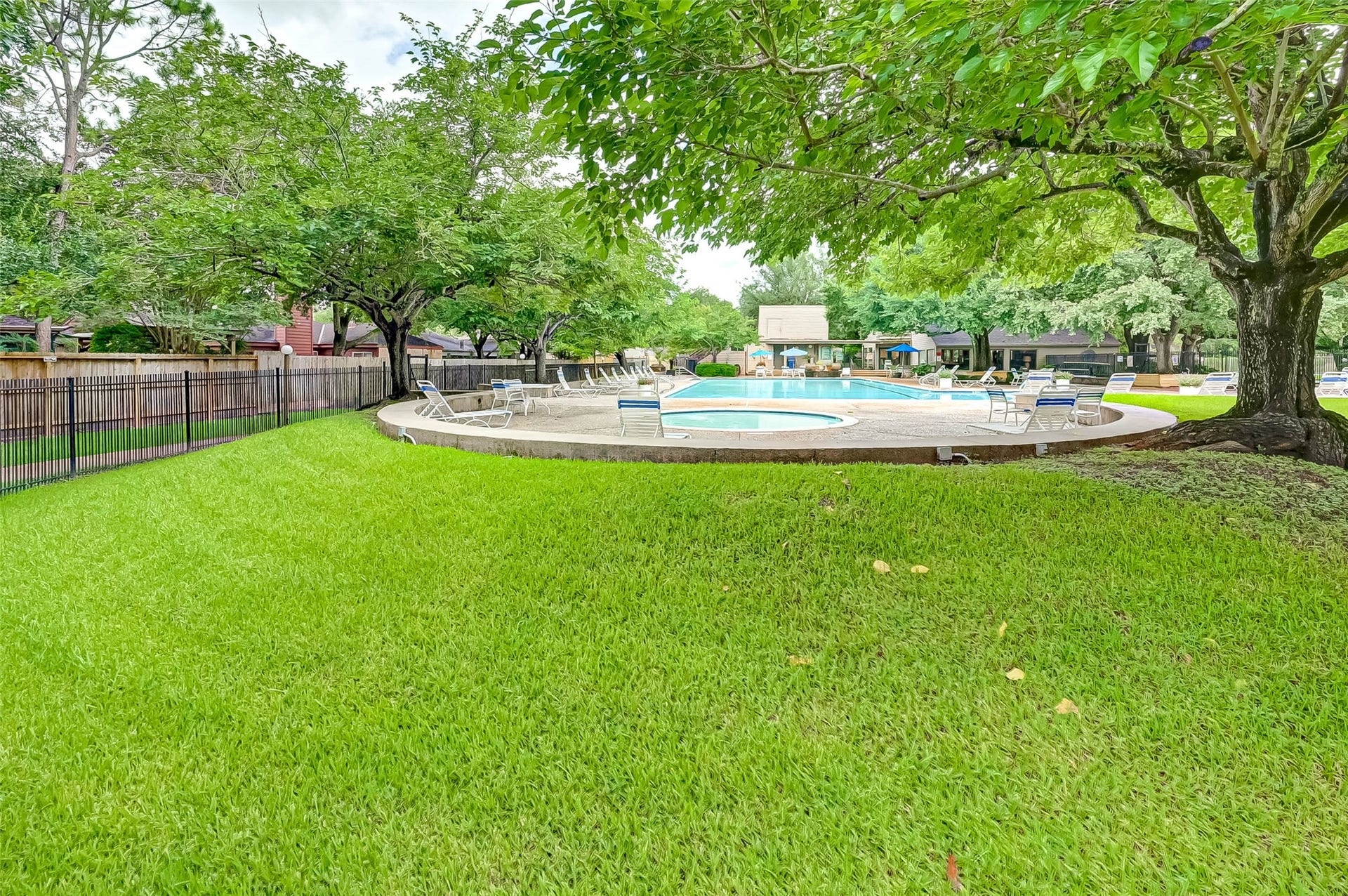 1375 Beaujolais Lane, Houston, TX 77077