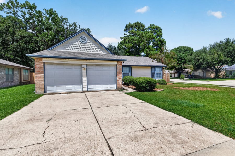 Property photo for 14002 Kathi Lynn Lane, Sugar Land, TX