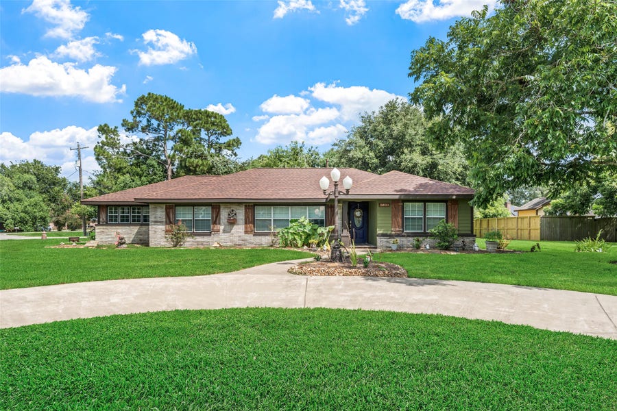 Property photo for 5803 5th Street, Danbury, TX