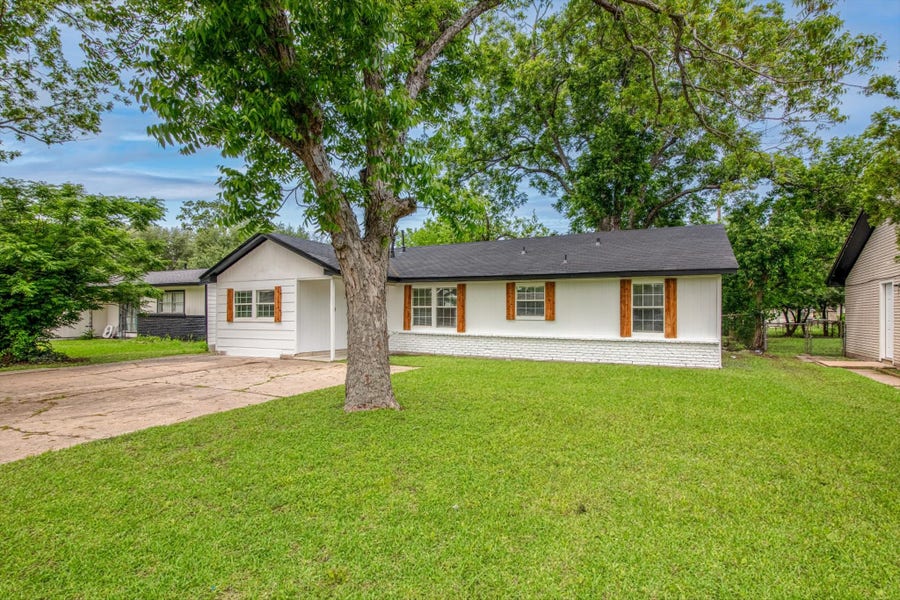 Property photo for 2922 Knotty Oaks Trail, Houston, TX