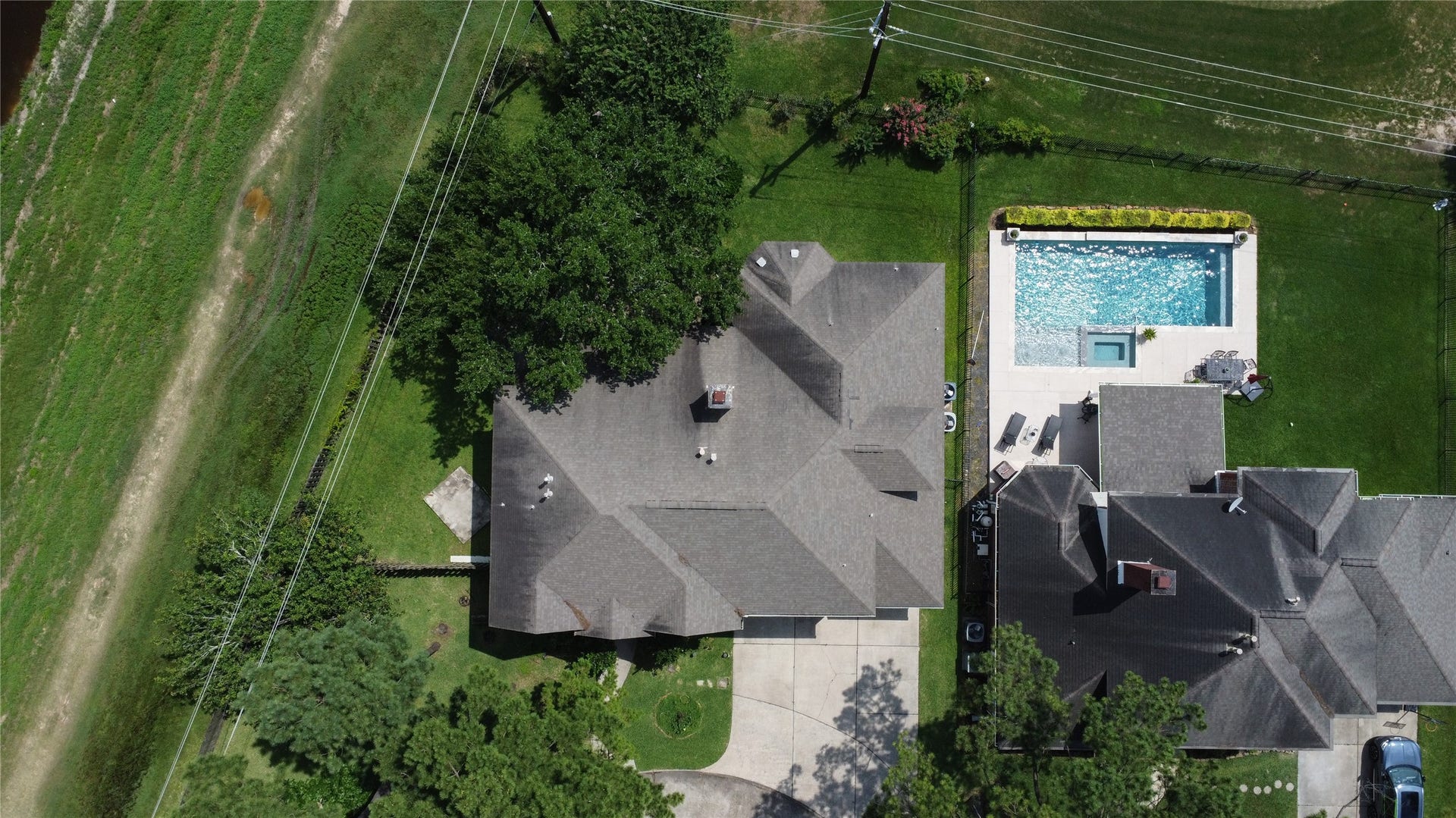 18814 Preakness Palm Circle, Humble, TX 77346 Home is flanked by one sided neighbor and walking trail on the other, No backyard neighbors, just view of the golf course!