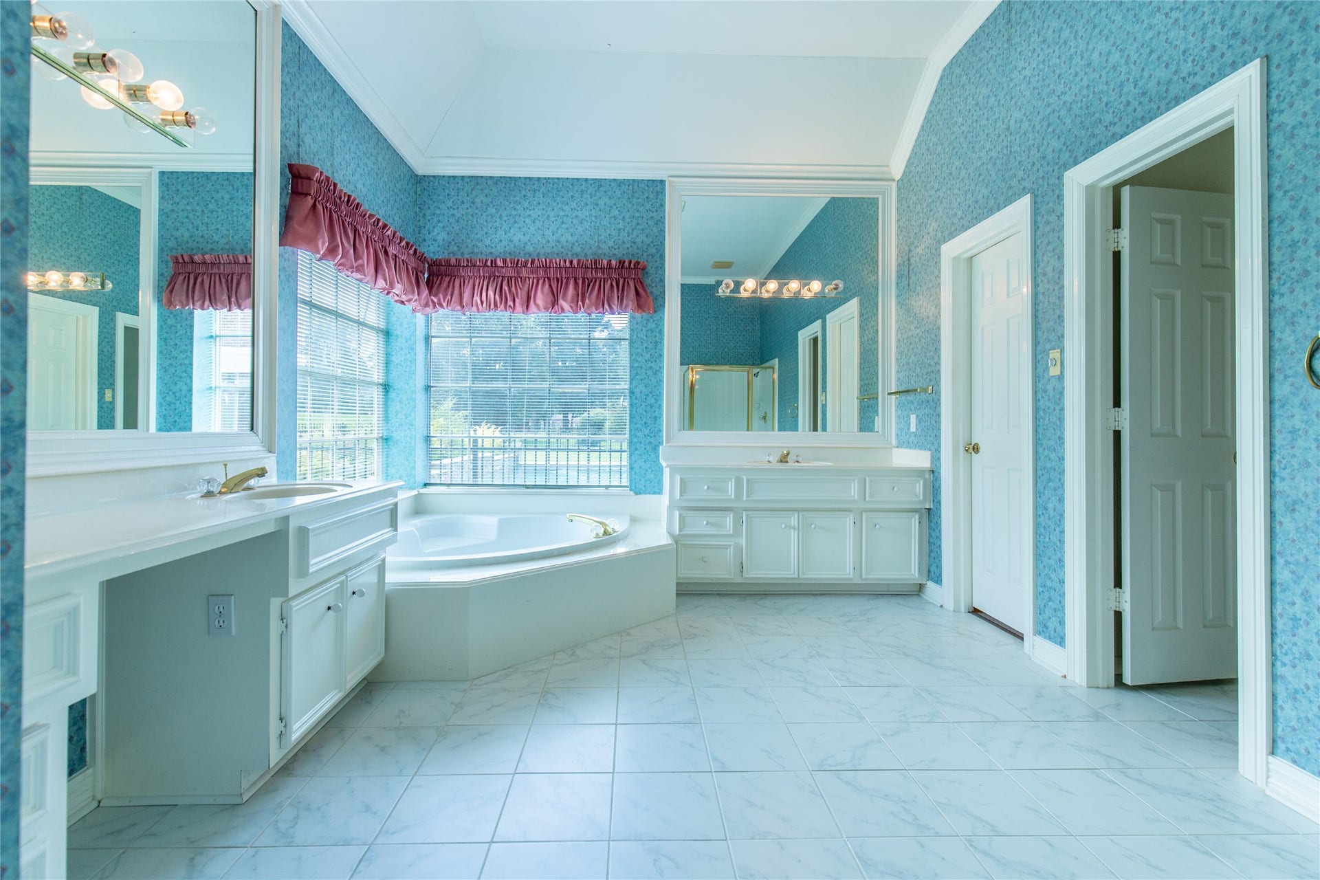 18814 Preakness Palm Circle, Humble, TX 77346 En-suite primary bath