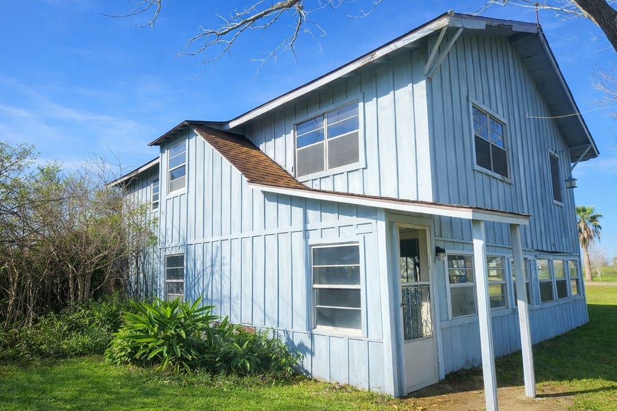Property photo for 2614 Bayou Drive, Angleton, TX