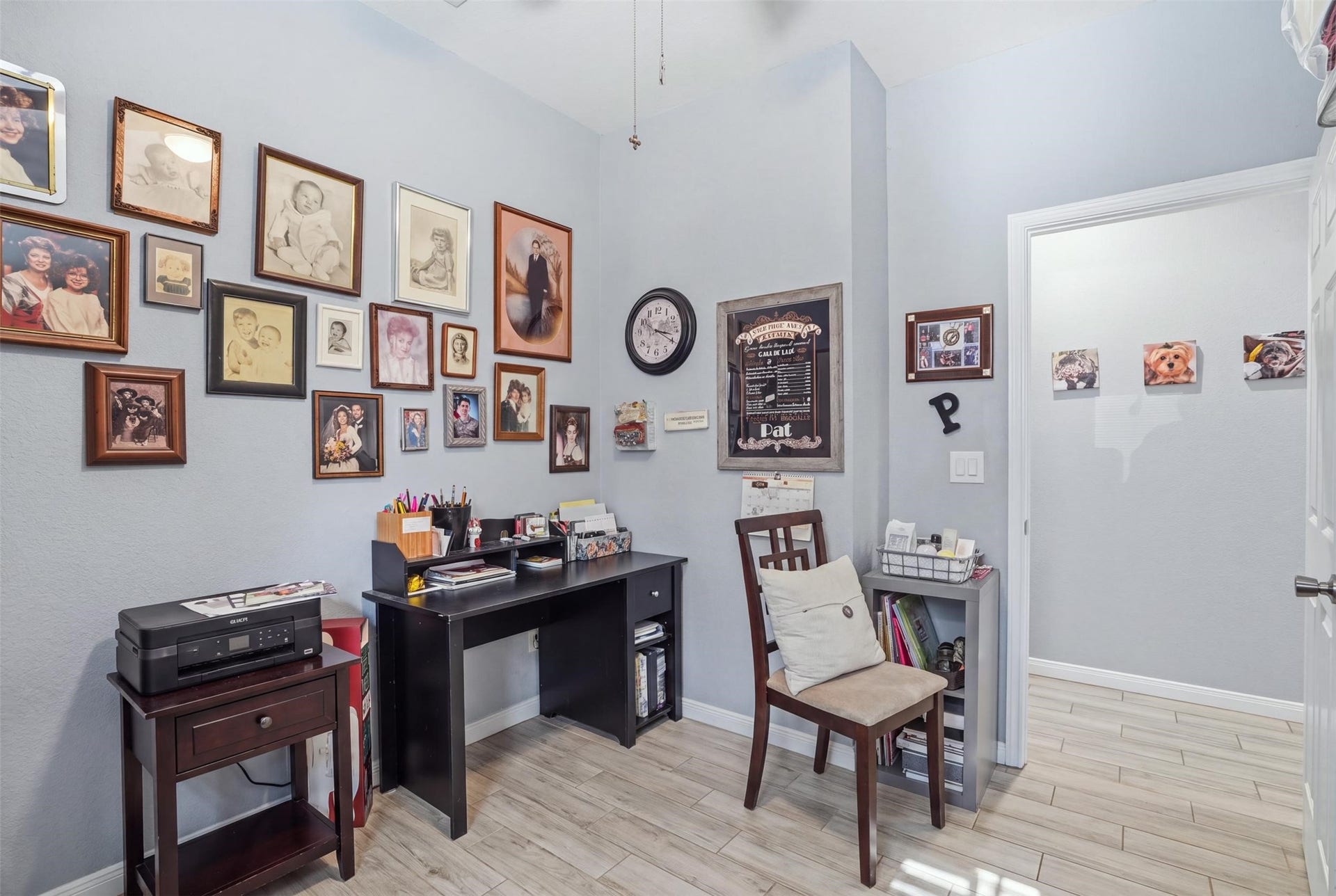 16740 Stonefield, Montgomery, TX 77316 Cozy home office/bedroom with ample wall space for personal touches.