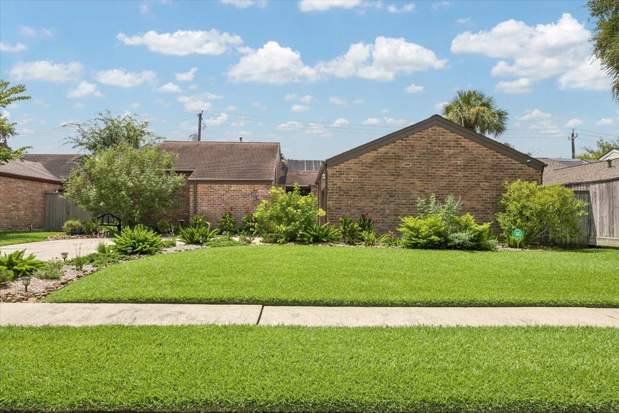 Property photo for 11315 Piping Rock Drive, Houston, TX
