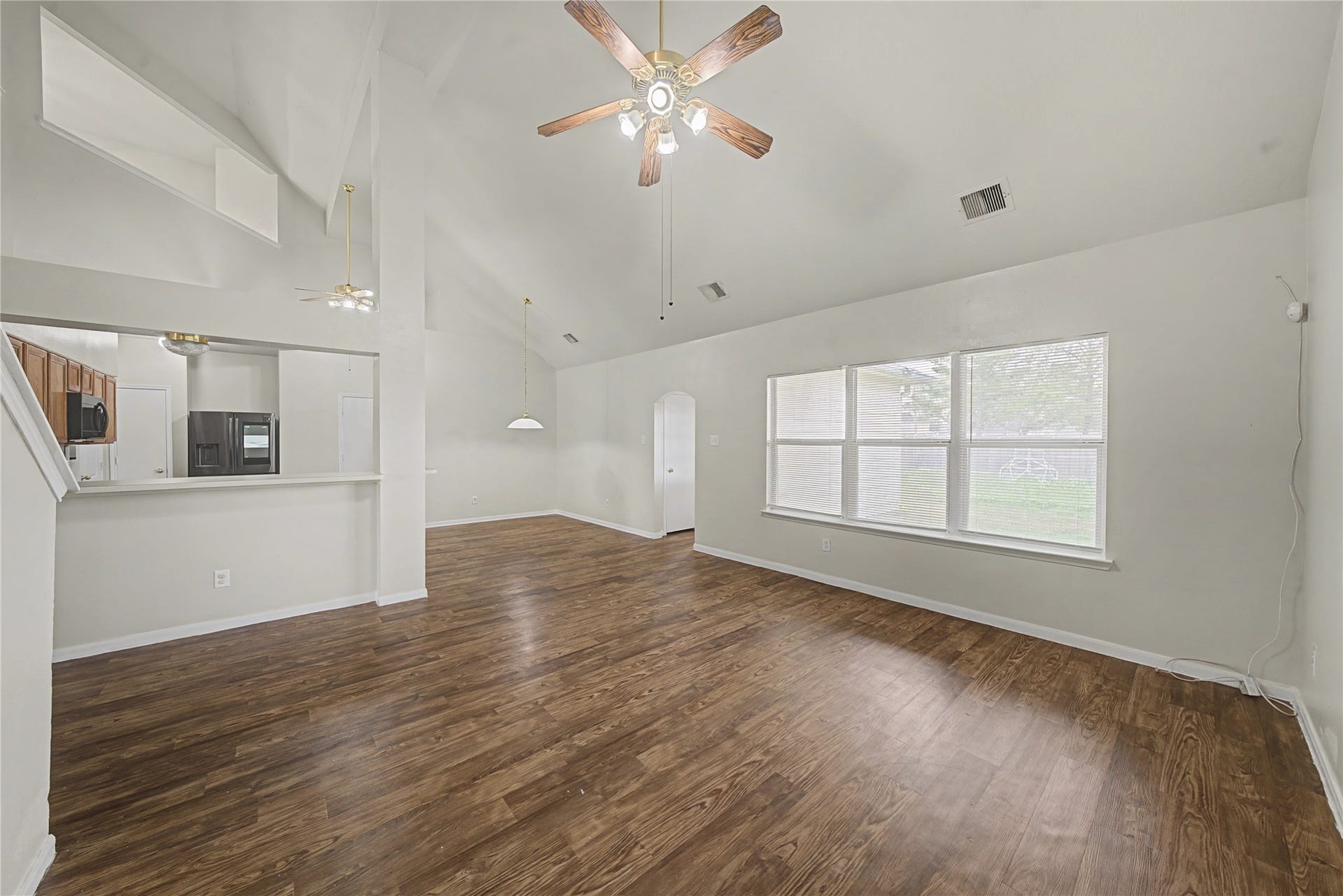 1111 Auburn View Lane, Fresno, TX 77545 Gorgeous Family Room