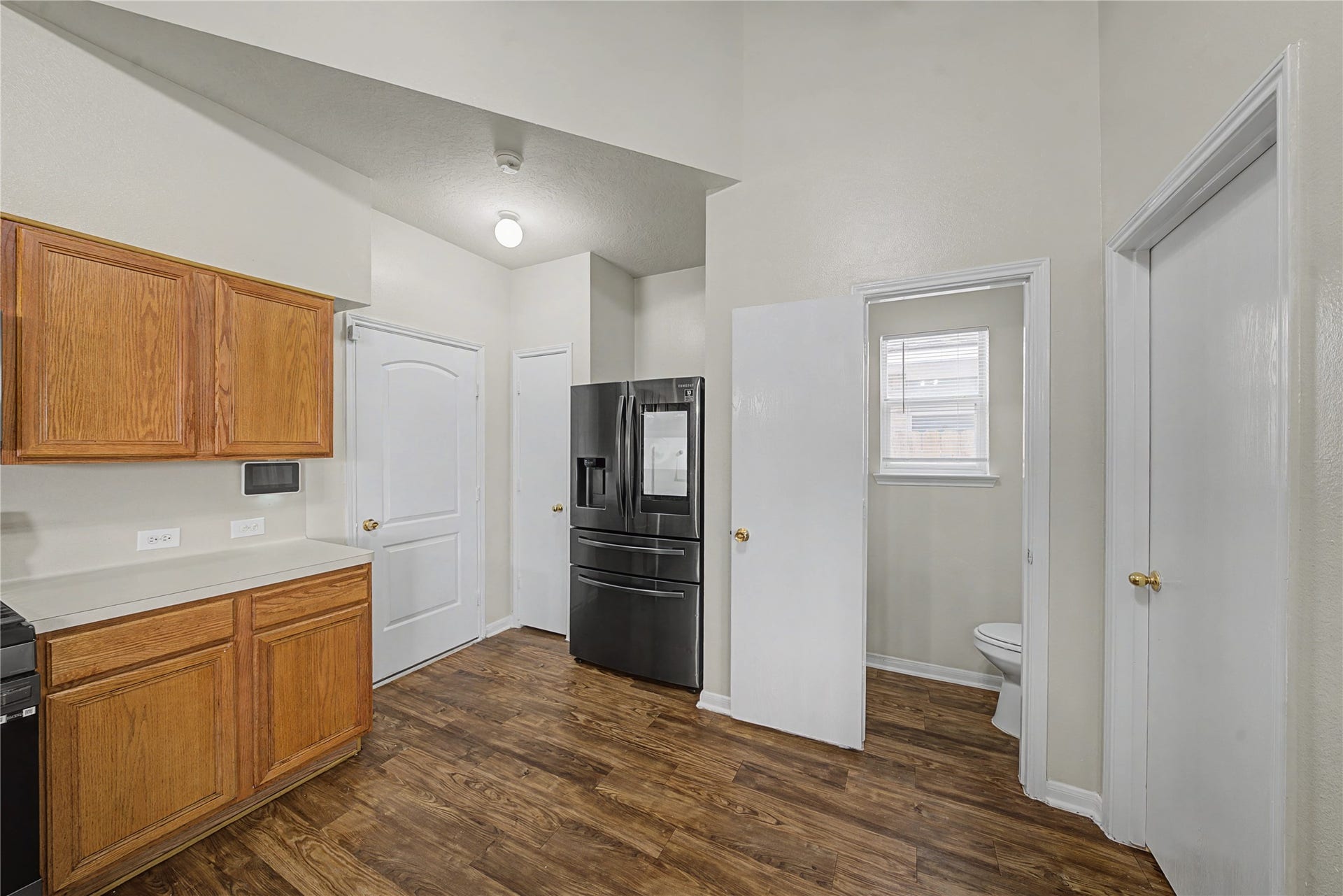 1111 Auburn View Lane, Fresno, TX 77545 Kitchen & Half Bathroom